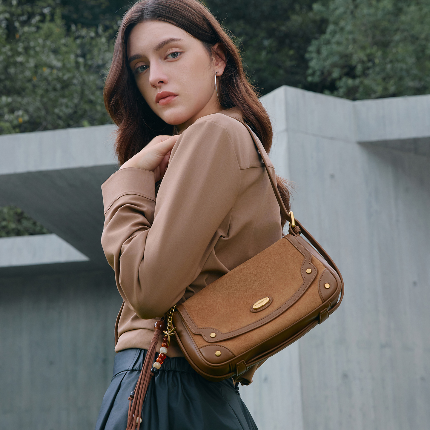 双11现货：红蜻蜓棕色腋下包2025秋冬新款仿麂皮单肩斜挎包 福利价仅309元秒杀！