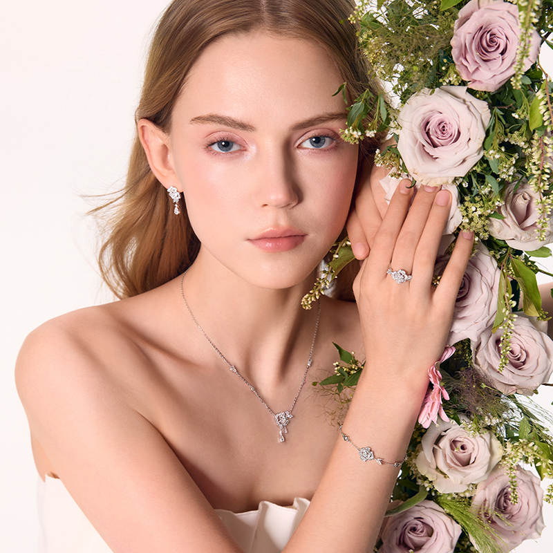 双11现货：周大生DC南法玫瑰项链女纯银 福利价仅168元秒杀！