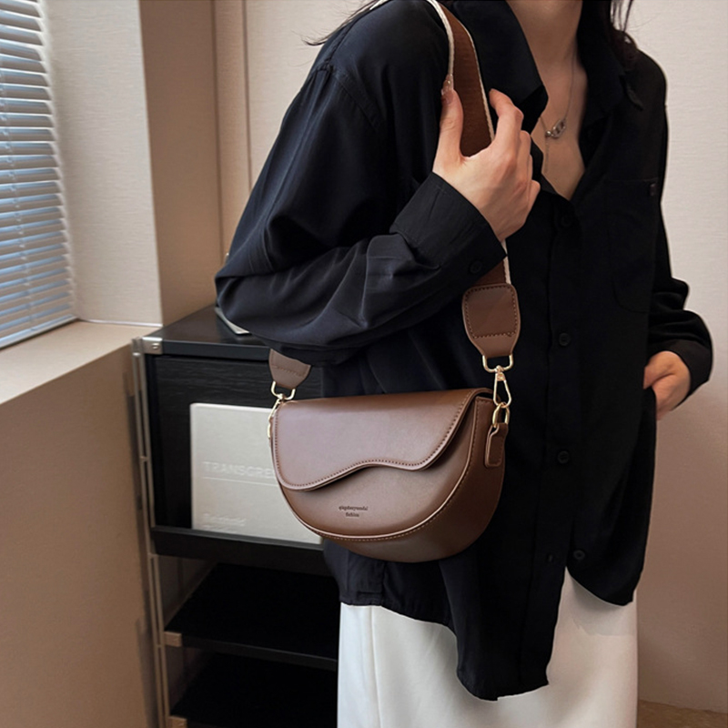 双11现货：2025新款女包学生斜挎包女士时尚百搭单肩包 福利价仅49元秒杀！